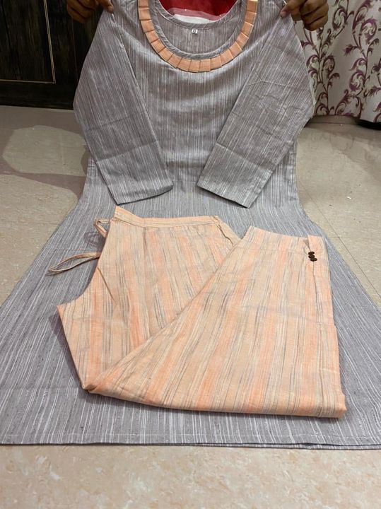 Khaadi_kurti_with_pencilpants_in