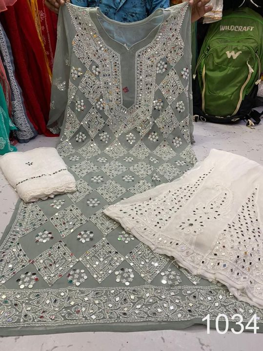 Georgette_buta_kurti_with_mirror_&_with_chikankari_work