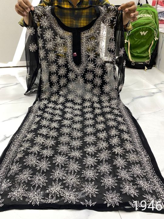 Georgette_chikankari_tepachi_jaal_kurti