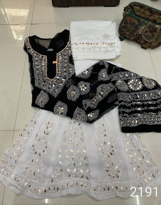 Georgette_buta_jaal_chikankari_kurti_with_gota_work