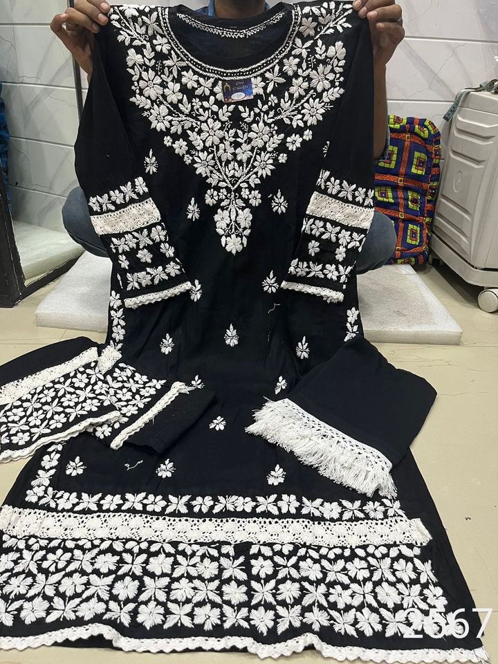 Exclusive_cotton_chikankari_kurti_pant_set_with_Duptta