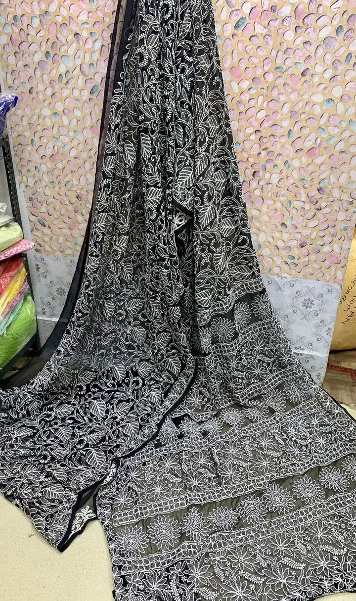 Georgette_fabric_all_over_chikankari_saree_with_blouse
