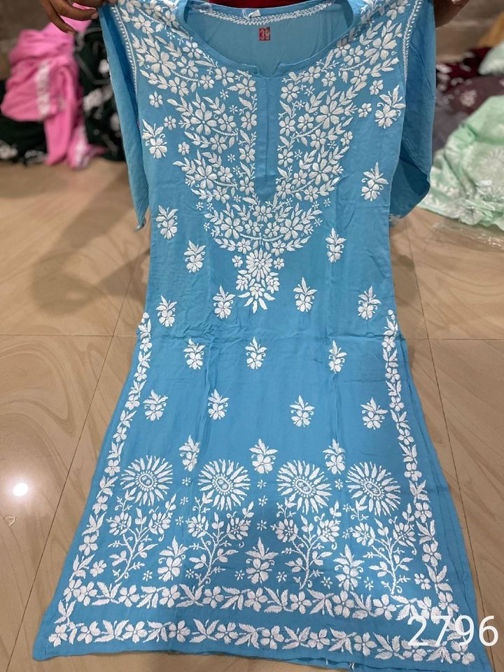 Lucknowi_chikankari_modal_daman_buta_chikankari_kurti