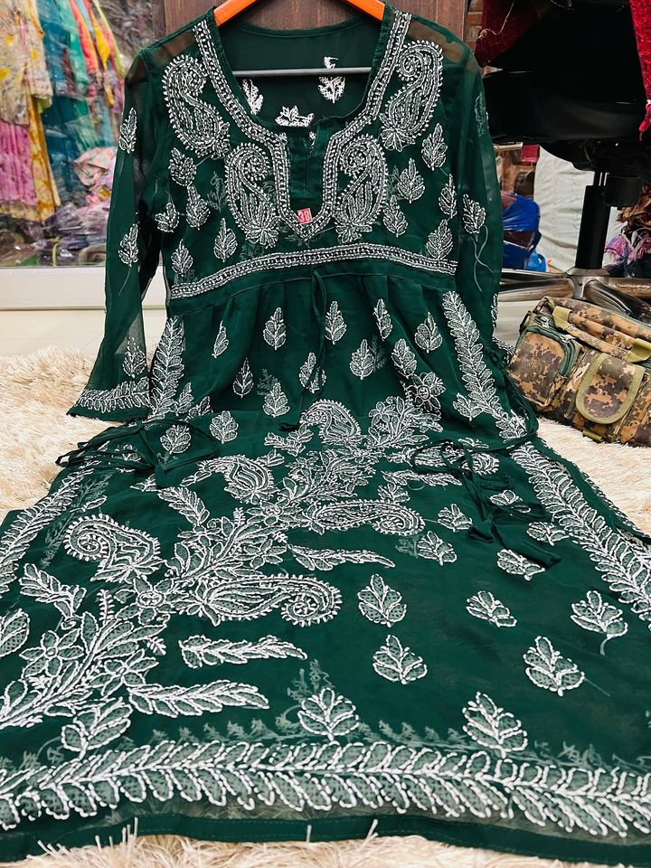 Georgette_nayra_chikankari_kurti