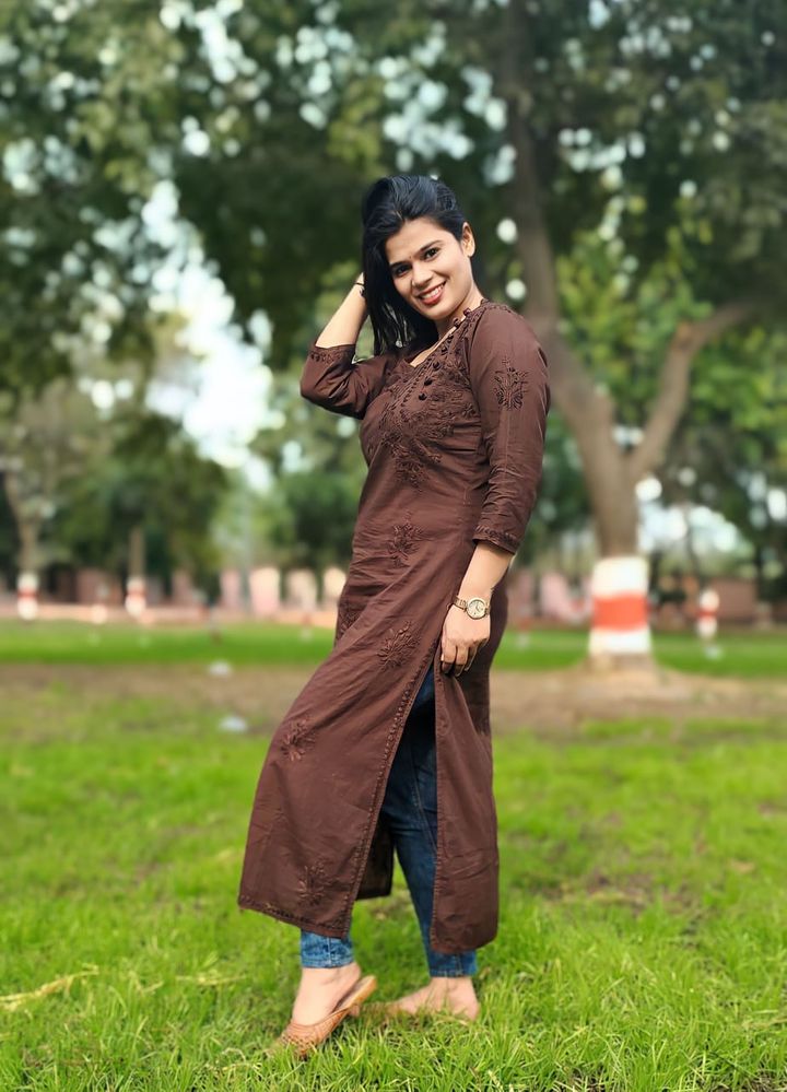 chikankari_dobby_cotton_kurti_with_querishia_button