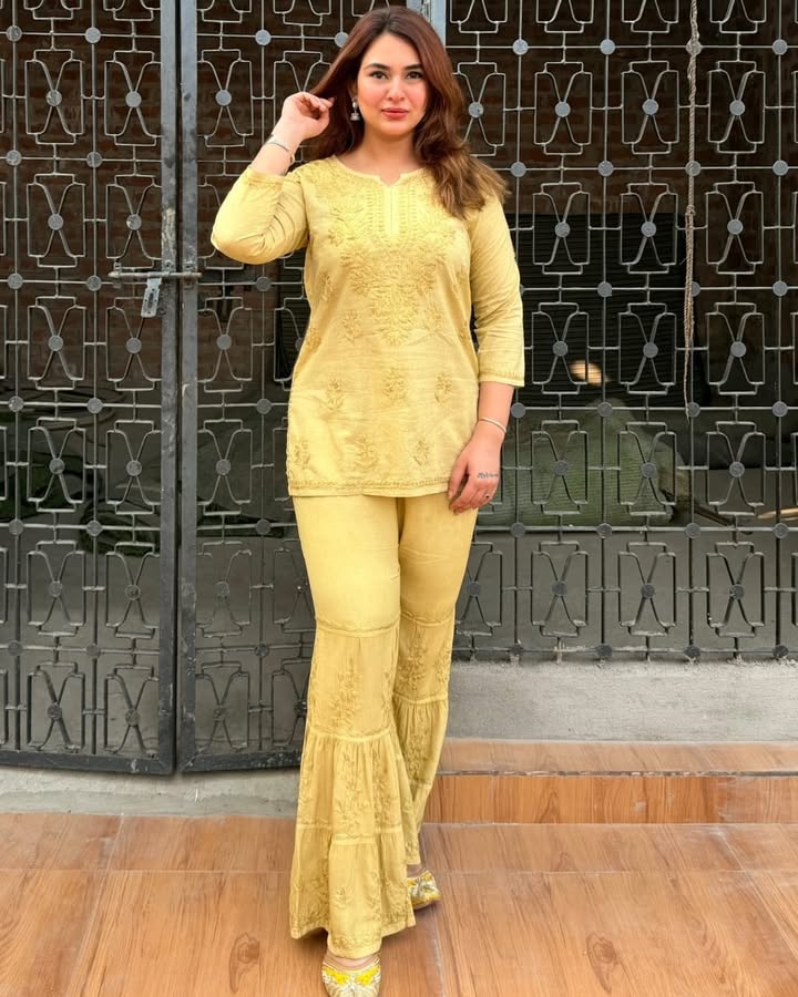 Lucknowi_chikankari_beautiful_dobby_kurti_with_rayon_gharara_set